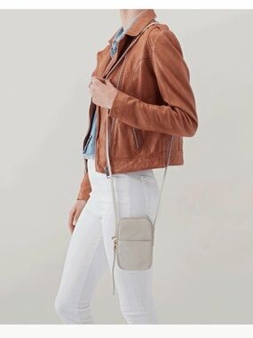HOBO Fate Crossbody Leather Crossbody Bag - Light Taupe/gray